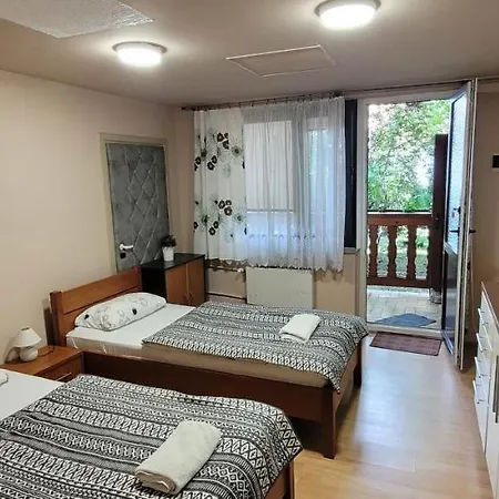 Dworek Goscinne Olsztyn (Silesia)