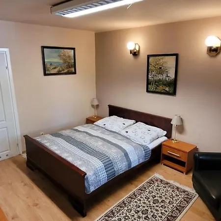 Bed & Breakfast Dworek Goscinne Olsztyn (Silesia)