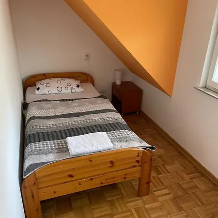 Dworek Goscinne Couette-café Olsztyn (Silesia)