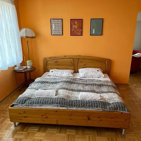 Bed & Breakfast Dworek Goscinne Olsztyn (Silesia)