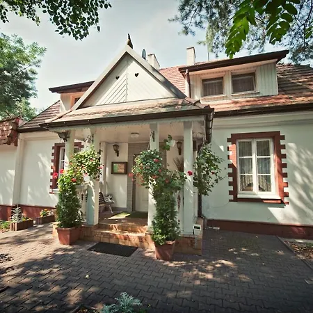 Dworek Goscinne Couette-café Olsztyn (Silesia)