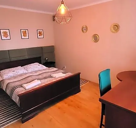 Dworek Goscinne Bed & Breakfast Olsztyn (Silesia)