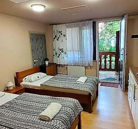 Bed & Breakfast Dworek Goscinne