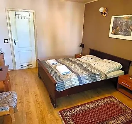 Bed & Breakfast Dworek Goscinne Olsztyn (Silesia)