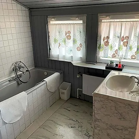 Bed & Breakfast Dworek Goscinne 3*