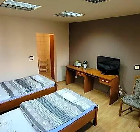 Dworek Goscinne Bed & Breakfast 3*