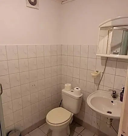 Dworek Goscinne Bed & Breakfast 3*