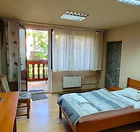 Bed & Breakfast Dworek Goscinne