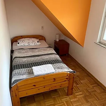 Dworek Goscinne Bed & Breakfast