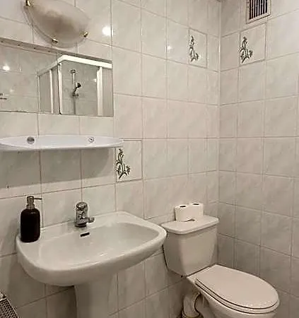 Bed & Breakfast Dworek Goscinne 3*