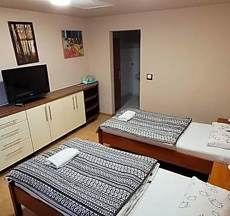 Bed & Breakfast Dworek Goscinne