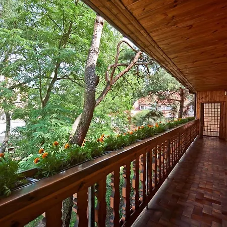Bed & Breakfast Dworek Goscinne Olsztyn (Silesia)