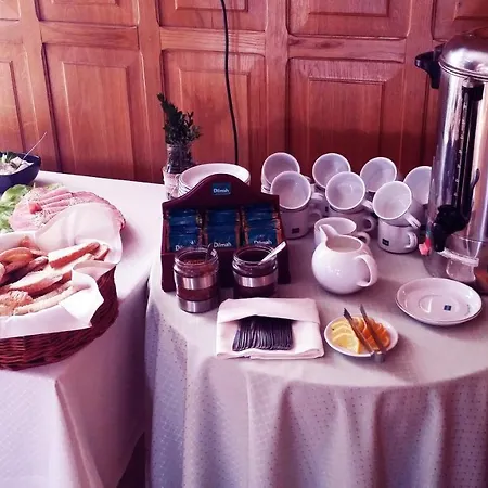 Dworek Goscinne Couette-café *