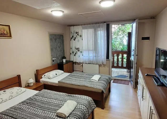 Dworek Goscinne Olsztyn (Silesia)