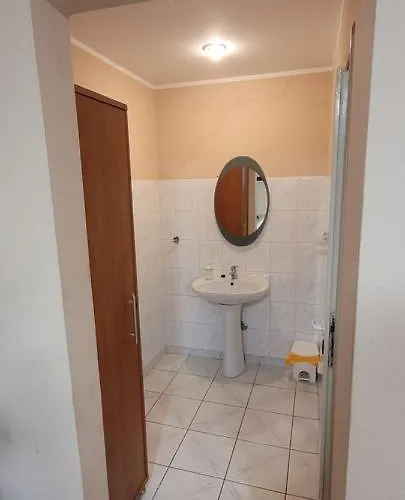 Bed and breakfast Dworek Goscinne 3*