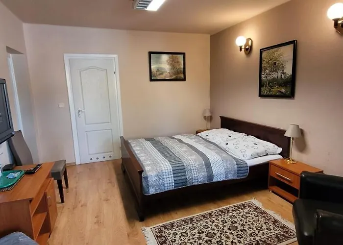 Dworek Goscinne 3* Olsztyn (Silesia)