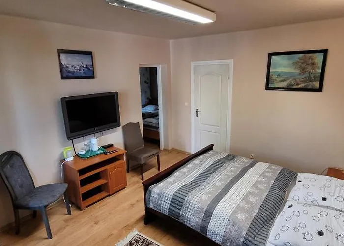 Bed & Breakfast Dworek Goscinne Olsztyn (Silesia)