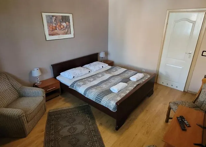 Bed & Breakfast Dworek Goscinne