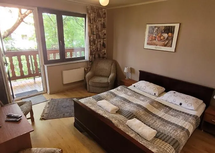 Bed and breakfast Dworek Goscinne Olsztyn (Silesia)