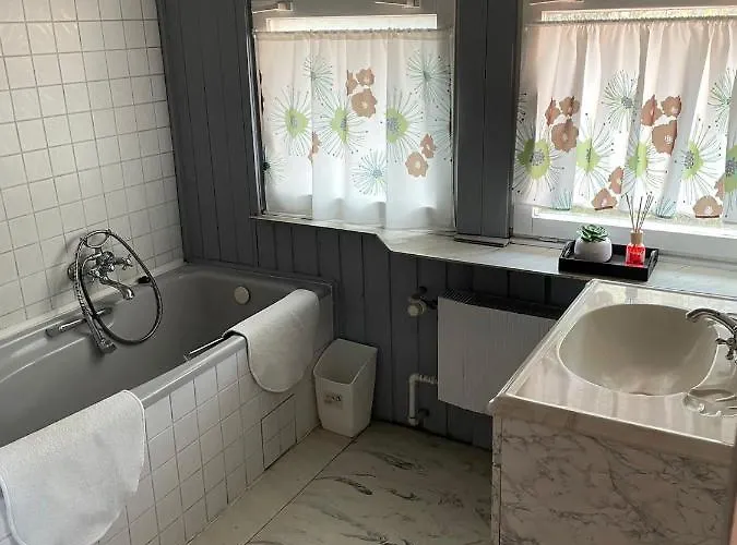 Bed and breakfast Dworek Goscinne 3*