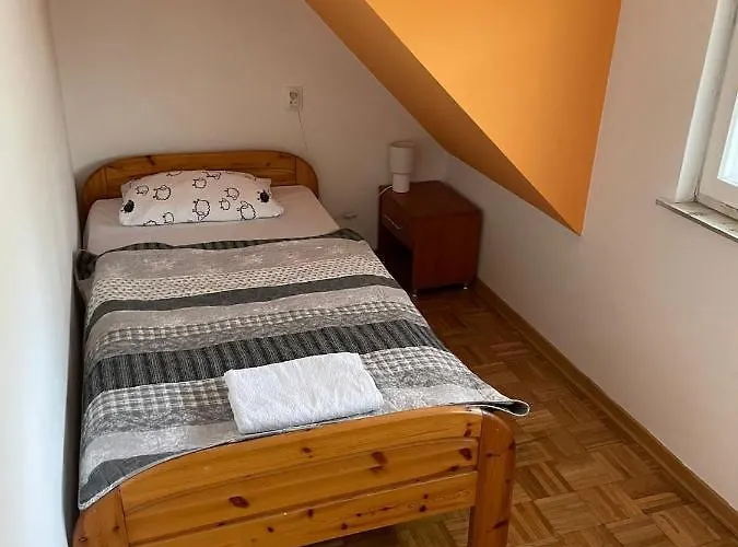 Dworek Goscinne Nocleg ze śniadaniem Olsztyn (Silesia)