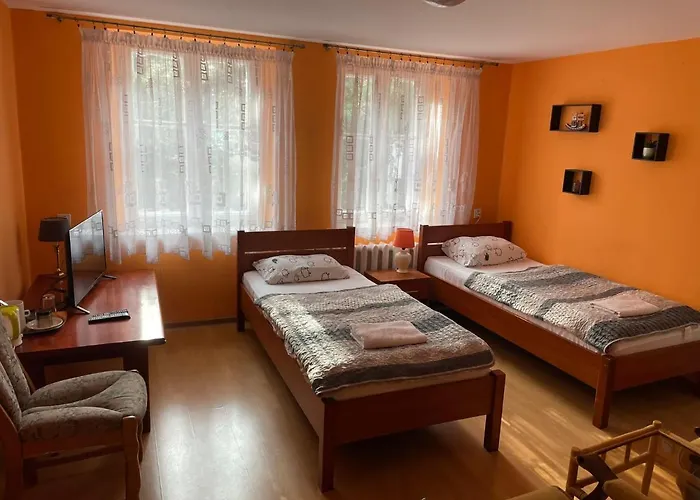 Dworek Goscinne Bed and breakfast 3*