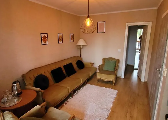 Dworek Goscinne Bed and breakfast 3*