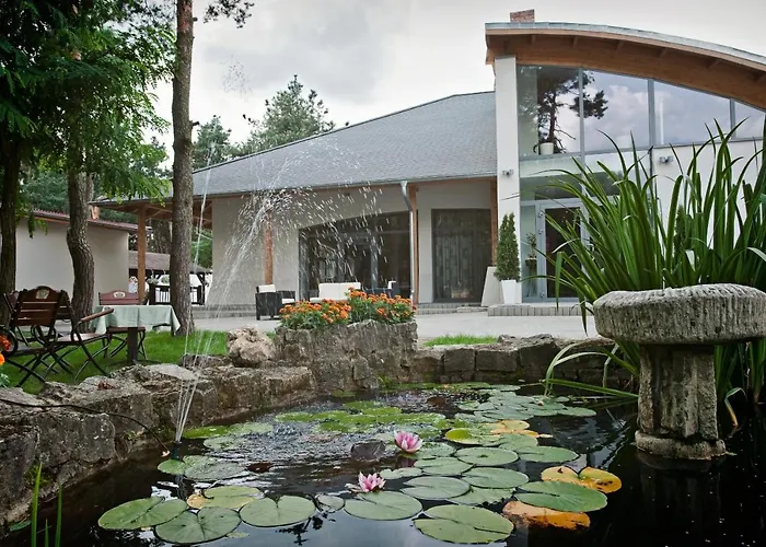 Dworek Goscinne Bed and breakfast 3*