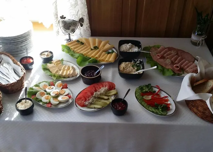 לינה וארוחת בוקר Dworek Goscinne 3*